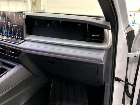 New 2026 Volkswagen Tiguan SE R-Line image 28