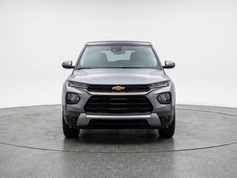 Used 2025 Chevrolet TrailBlazer LT image 2