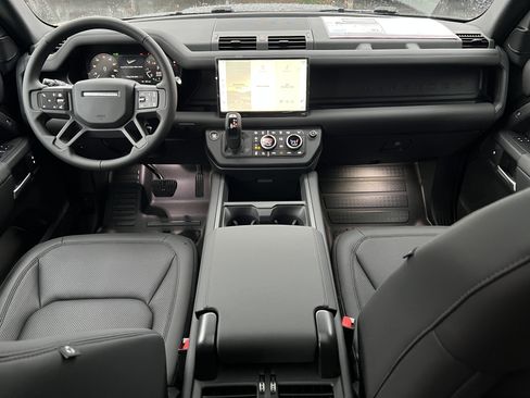 New 2025 Land Rover Defender 130 S image 19
