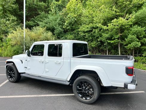 Used 2021 Jeep Gladiator Overland AWD/4WD image 3