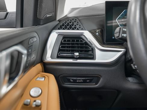 Used 2024 BMW X7 xDrive40i w/ Premium Package image 18