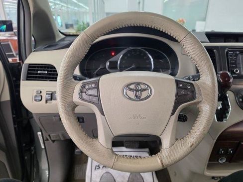 Used 2013 Toyota Sienna XLE FWD image 11