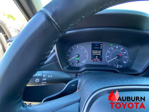 Used 2024 Toyota Corolla Cross AWD Hybrid w/ Moonroof Package image 37