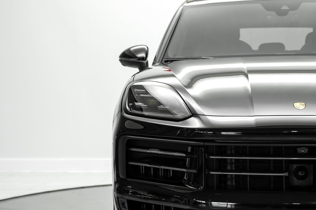 Used 2024 Porsche Cayenne AWD/4WD image 49