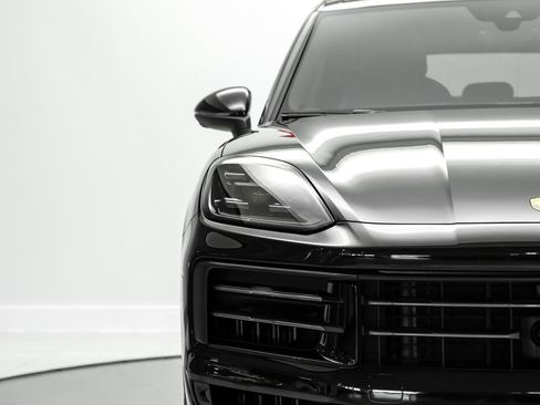 Used 2024 Porsche Cayenne AWD/4WD image 49