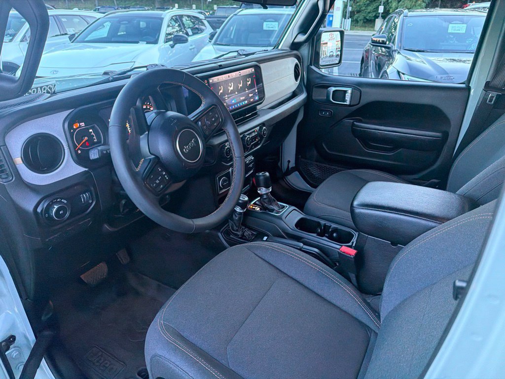 Used 2024 Jeep Wrangler Unlimited Sport AWD/4WD image 20