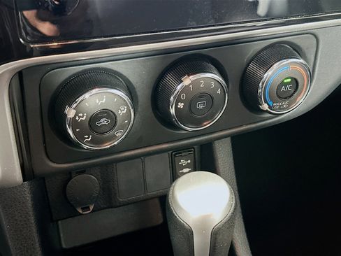 Used 2018 Toyota Corolla L image 22