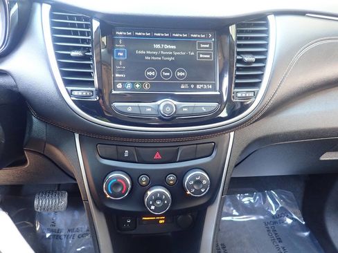 Used 2019 Chevrolet Trax LS FWD image 4