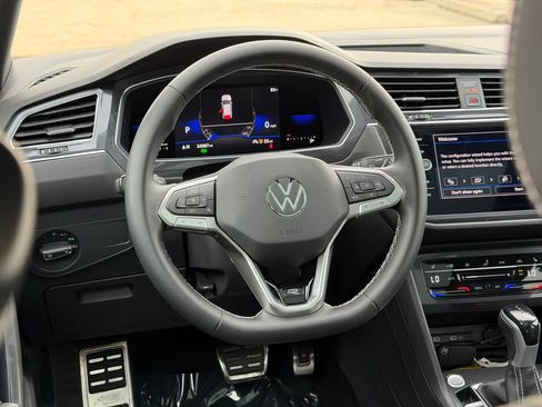 Certified 2023 Volkswagen Tiguan SE R-Line AWD/4WD image 13