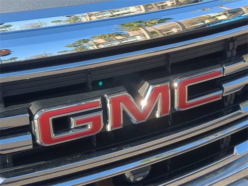 Used 2023 GMC Acadia SLT w/ Technology Package image 13