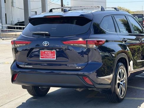 Used 2023 Toyota Highlander XLE image 7