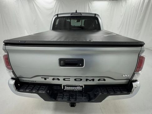 Used 2022 Toyota Tacoma TRD Off-Road AWD/4WD image 4