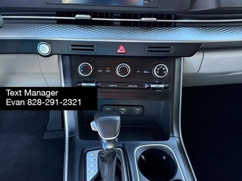 Used 2023 Kia Carnival LX image 27