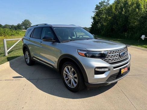 Used 2023 Ford Explorer Limited w/ Limited Technology Package AWD/4WD image 11
