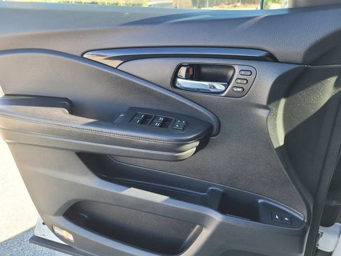 Used 2018 Honda Pilot Touring image 43