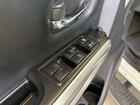 Used 2019 Nissan Titan PRO-4X w/ Pro-4x Convenience Package image 41