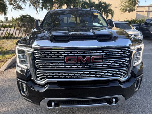 Used 2022 GMC Sierra 2500 Denali w/ Denali Ultimate Package AWD/4WD image 2