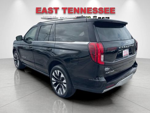 Used 2025 Ford Expedition Platinum w/ Driver's Package AWD/4WD image 5