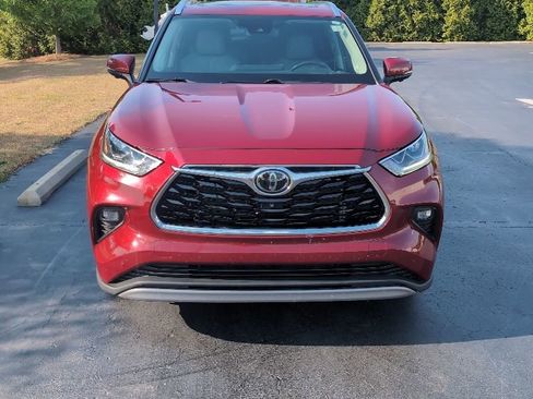 Used 2023 Toyota Highlander Platinum FWD image 9