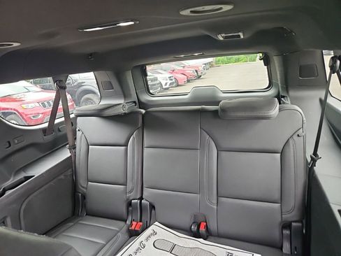 Used 2025 Chevrolet Suburban Z71 AWD/4WD image 14