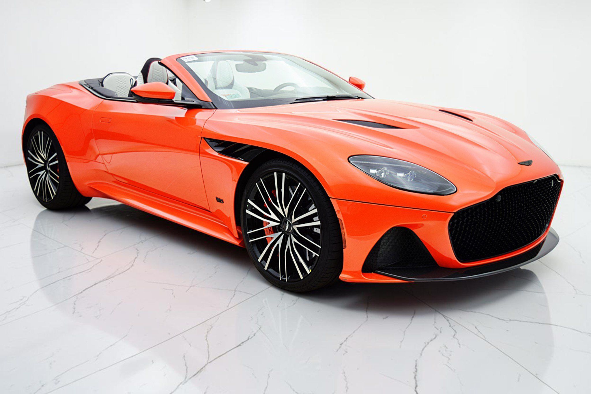 Used 2023 Aston Martin DBS Superleggera Volante RWD image 17