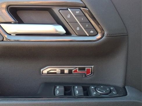 Used 2025 GMC Sierra 1500 AT4 w/ AT4 Premium Package AWD/4WD image 18