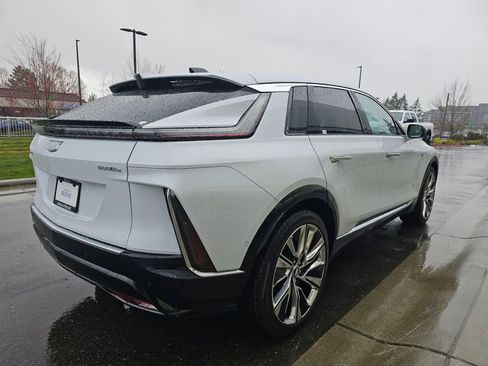 New 2026 Cadillac Lyriq Signature Luxury image 7