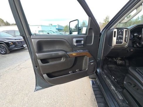 Used 2017 GMC Sierra 3500 Denali w/ Duramax Plus Package image 22