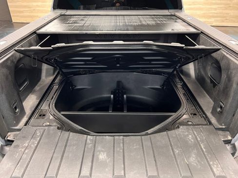 Used 2024 Rivian R1T Adventure image 19