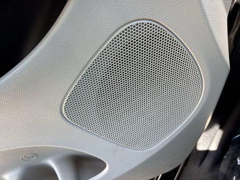 Used 2019 Dodge Grand Caravan SE w/ UConnect Hands-Free Group FWD image 18