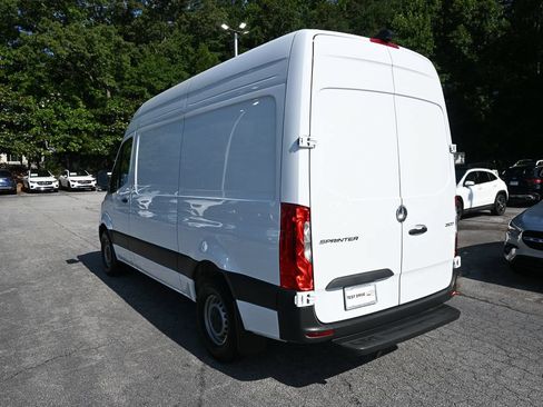 Used 2024 Mercedes-Benz Sprinter 2500 image 4