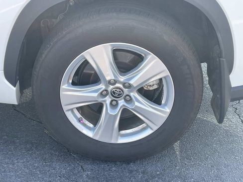 Used 2025 Toyota Highlander LE FWD image 13