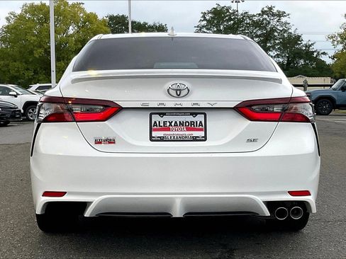 Used 2023 Toyota Camry SE w/ Cold Weather Package image 4