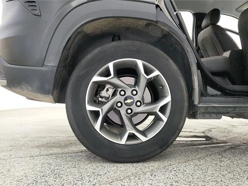 Used 2024 Chevrolet Trax LT w/ Driver Confidence Package FWD image 31