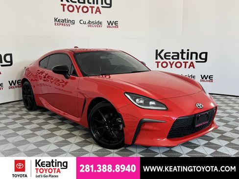 Used 2025 Toyota GR86 Premium RWD image 2