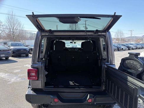 Used 2021 Jeep Wrangler Unlimited Sahara w/ LED Lighting Group image 16