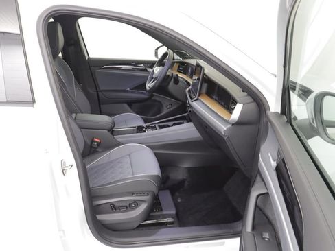 New 2026 Volkswagen Tiguan SEL R-Line AWD/4WD image 21