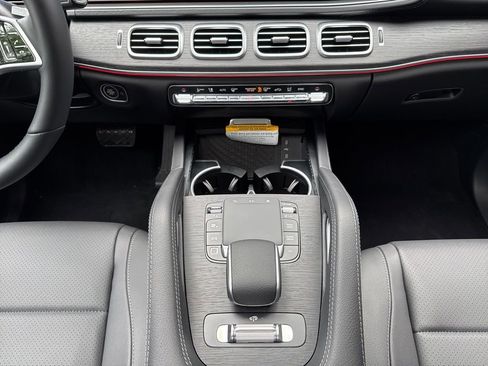 Certified 2025 Mercedes-Benz GLS 450 4MATIC image 18