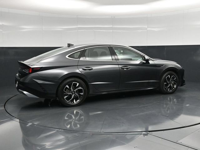 Used 2025 Hyundai Sonata SEL FWD image 2