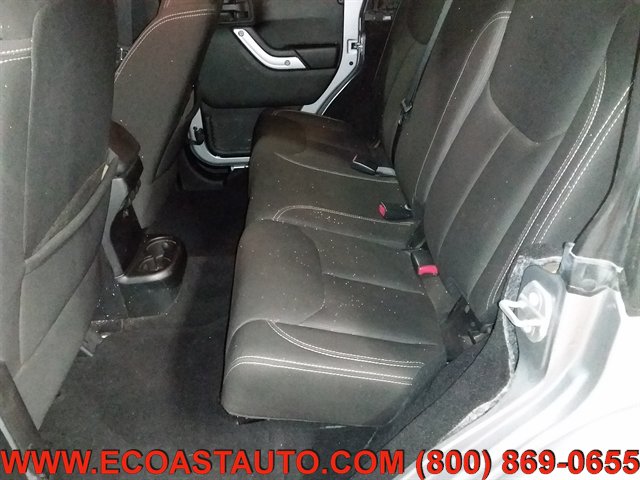 Used 2017 Jeep Wrangler Unlimited Sahara AWD/4WD image 13