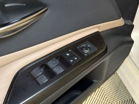 Used 2019 Lexus ES 350 Ultra Luxury w/ Accessory Package 2 FWD image 18