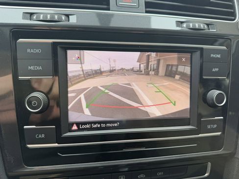 Used 2018 Volkswagen Golf S image 29