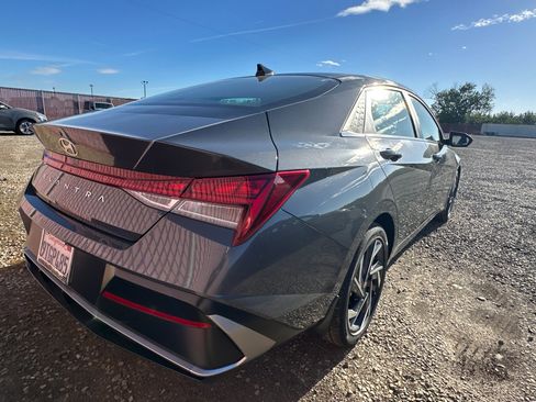 Used 2025 Hyundai Elantra SEL image 5