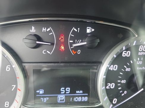 Used 2014 Nissan Sentra SR w/ SR Driver Package FWD image 16