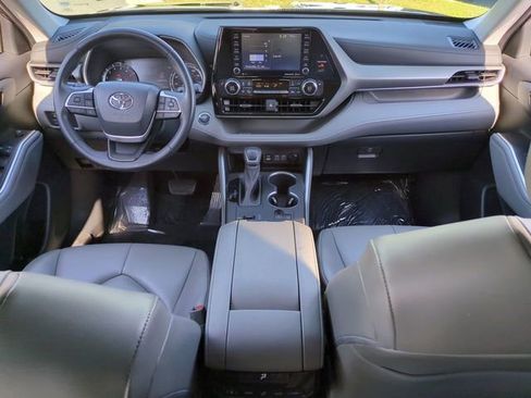Used 2022 Toyota Highlander XLE image 14