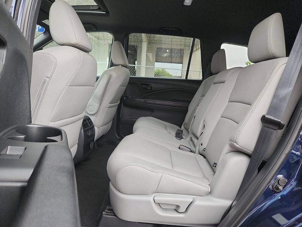 Used 2023 Honda Passport EX-L image 6