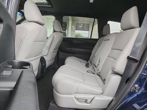 Used 2023 Honda Passport EX-L image 6