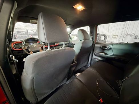Used 2018 Toyota Tacoma SR5 AWD/4WD image 9