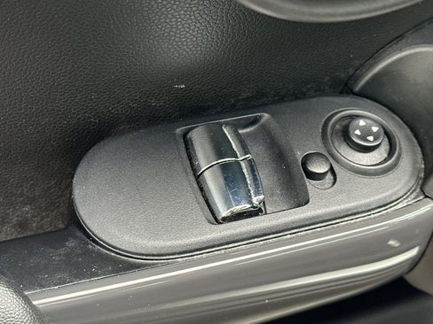 Used 2015 MINI Cooper 2-Door Hardtop image 12