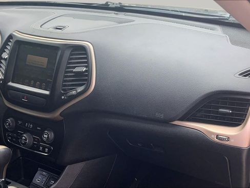 Used 2015 Jeep Cherokee Latitude w/ Comfort/Convenience Group FWD image 19